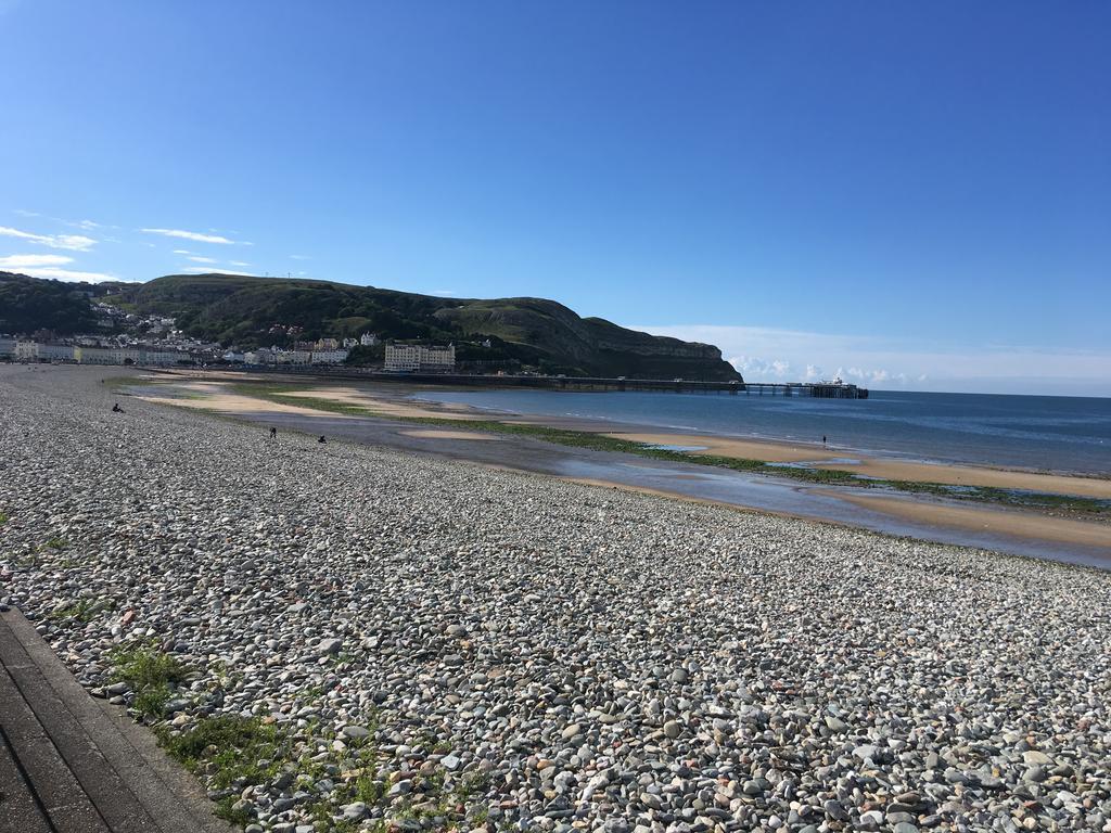 The Oasis Hotel Llandudno Extérieur photo